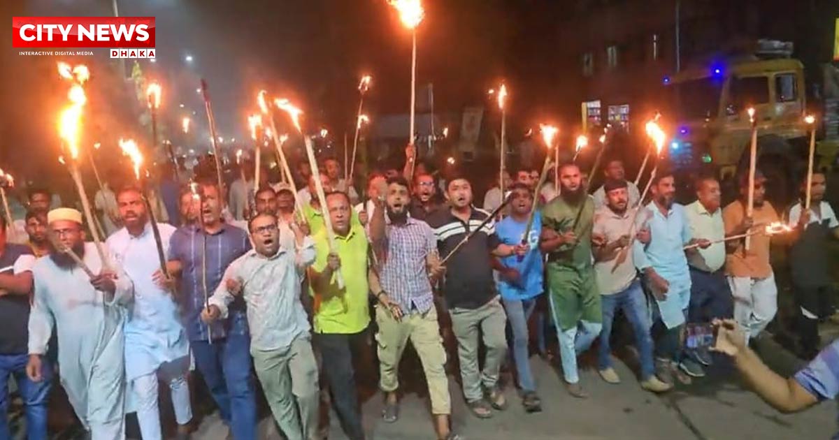 ফরিদপুরে আওয়ামী লীগের পুনর্বাসন ও সন্ত্রাসীদের পুনর্বাসনের প্রতিবাদে কৃষক দলের মশাল মিছিল