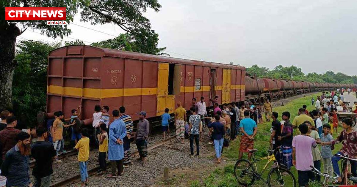 বগি লাইনচ্যুত, খুলনার সঙ্গে সারাদেশের রেল যোগাযোগ বন্ধ