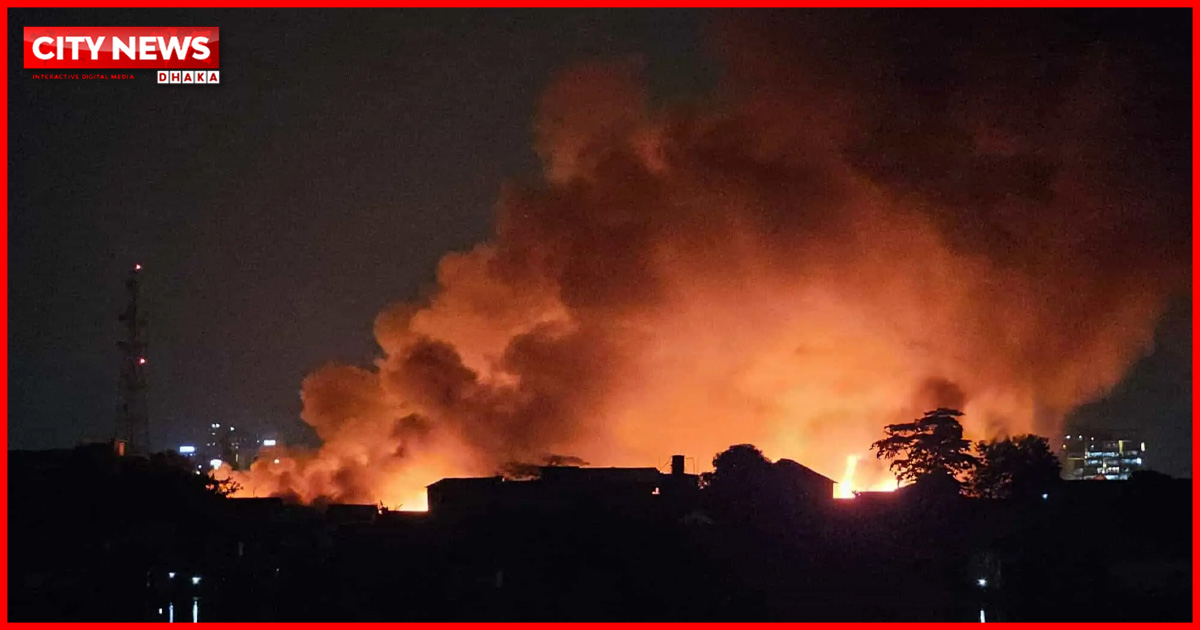 টঙ্গীতে ভয়াবহ অগ্নিকাণ্ডে বস্তির ৪০ ঘর পুড়ে ছাই