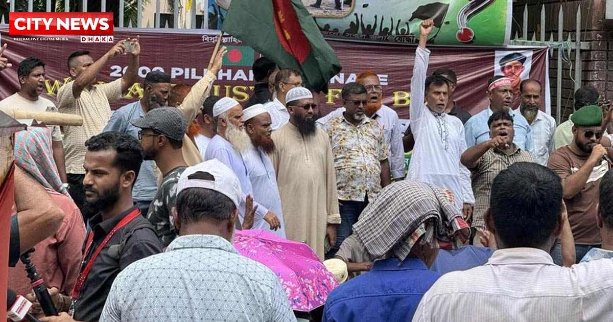 জাদুঘরের সামনে বিডিআর সদস্যদের অবস্থান, ‘যমুনা’ ঘেরাওয়ের হুমকি