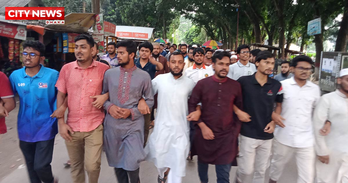 চবিতে শিক্ষার্থীদের ওপর হামলার প্রতিবাদে ইবিতে বিক্ষোভ