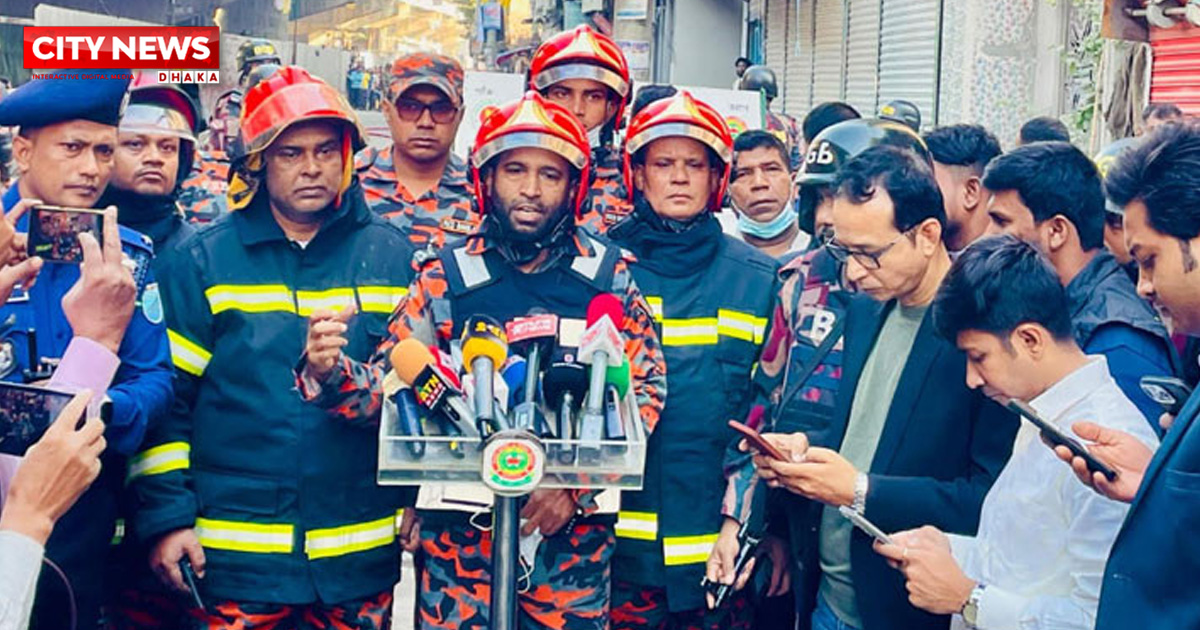 কেরানীগঞ্জে এখনো জ্বলছে বহুতল ভবনের আগুন, উদ্ধার ৪৫ জন