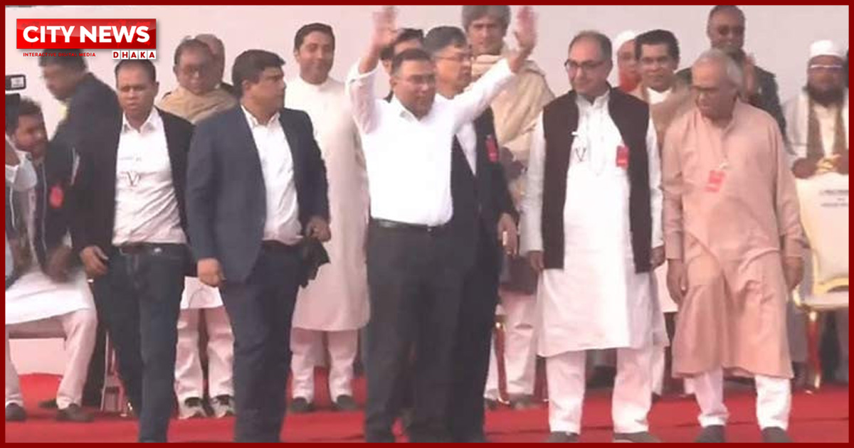 মাকে দেখতে এভারকেয়ারের পথে তারেক রহমান