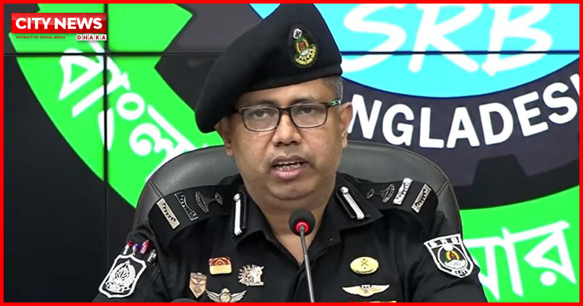 হোয়াটসঅ্যাপে প্রশ্নপত্র সরবরাহ করতো চক্রটি, নিতো ৮ থেকে ১০ লাখ টাকা: এসআরবি