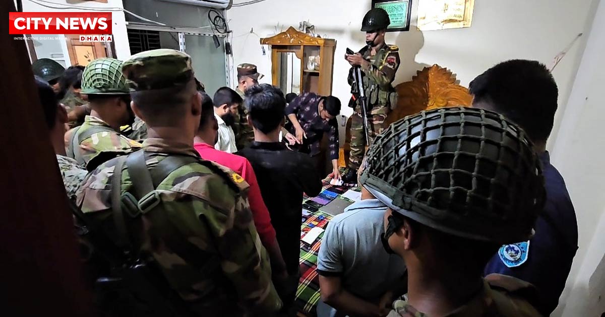 পঞ্চগড়ে ঘরের ভেতরেই অনলাইন জুয়ার কারবার  সেনা অভিযানে আটক হোতা