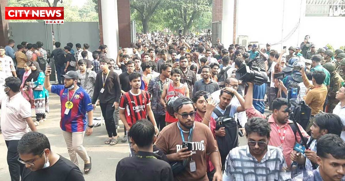 সচিবালয়ে ঢুকে পড়লো হাজারো শিক্ষার্থী