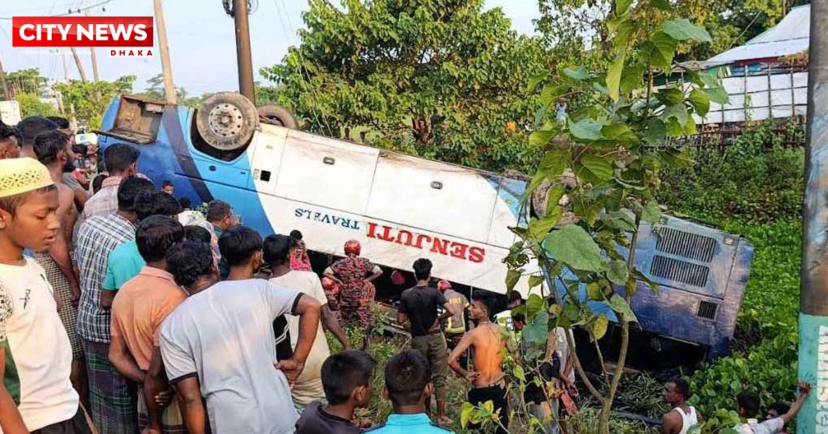 খাদে উল্টে পড়ল বাস, চাপা পড়ে প্রাণ গেল মা-মেয়ের