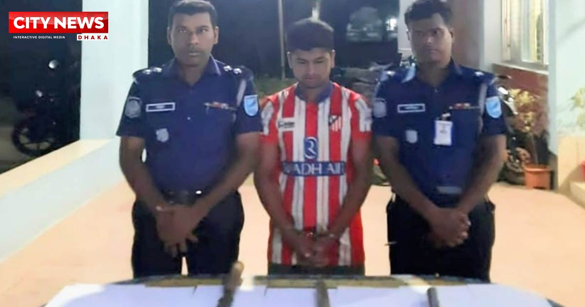 ফরিদপুরে অস্ত্র নিয়ে স্পিডবোটে মহড়া দেওয়া কিশোর গ্যাংয়ের সদস্য গ্রেফতার