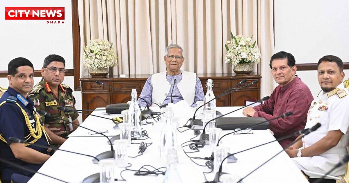 প্রধান উপদেষ্টার সঙ্গে তিন বাহিনীর প্রধানের সাক্ষাৎ, ভোটের প্রস্তুতি নিয়ে আলোচনা
