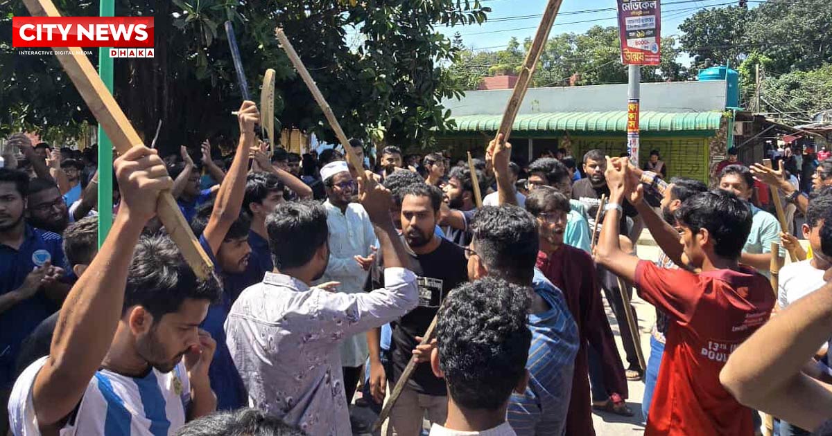 হল ছাড়ার নির্দেশ প্রত্যাখ্যান করে বাকৃবি শিক্ষার্থীদের বিক্ষোভ