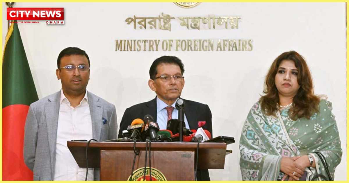 পদ ছাড়ছেন না পররাষ্ট্রমন্ত্রী, নজির দেখালেন হুমায়ুন রশীদের