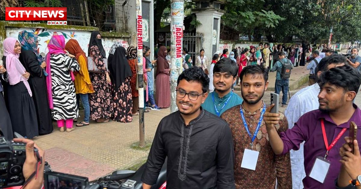 উৎসবমুখর পরিবেশে চলছে ডাকসু নির্বাচন