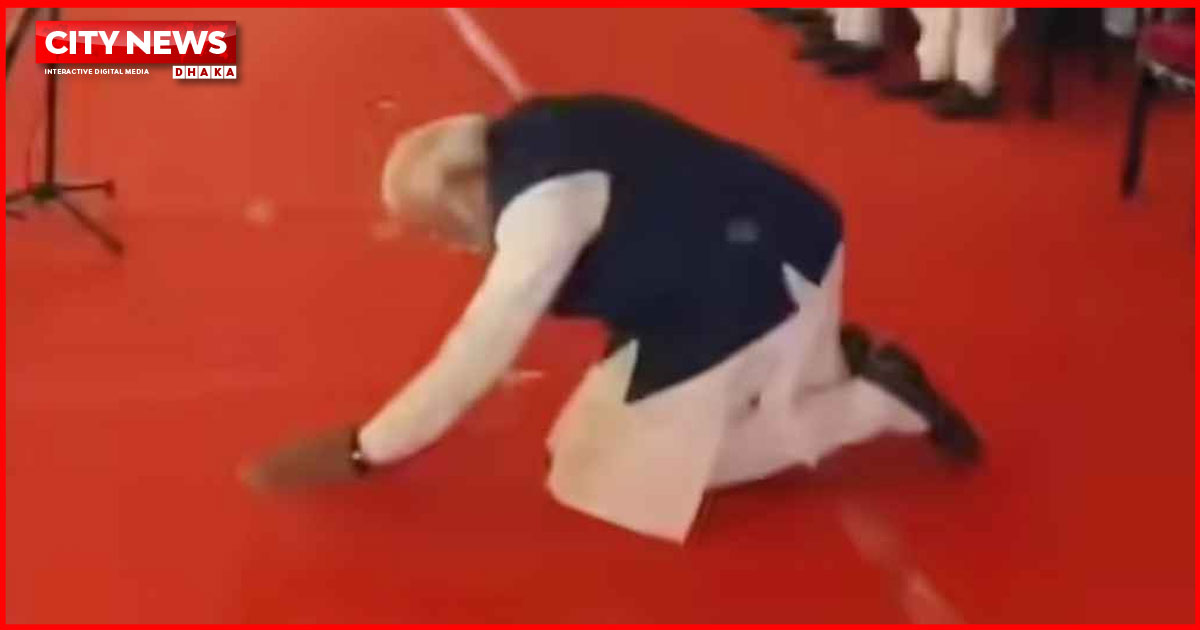শুভেন্দুর মঞ্চে মাথা নত করলেন মোদি