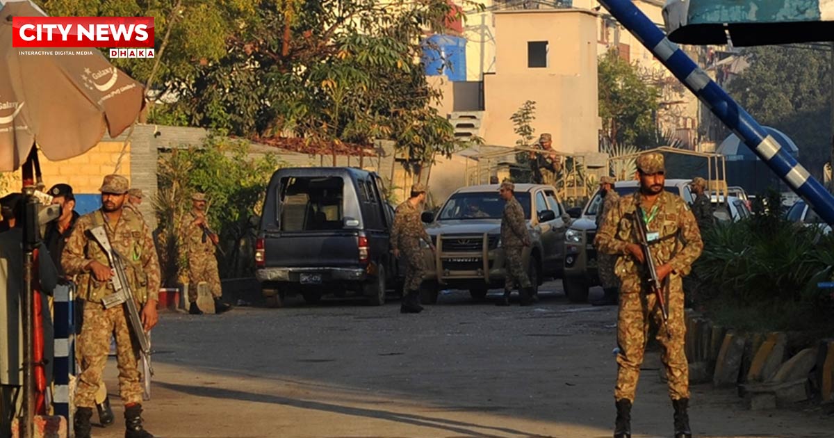 পাকিস্তানে সন্ত্রাসী হামলায় অন্তত ১২ সেনাসদস্য নিহত