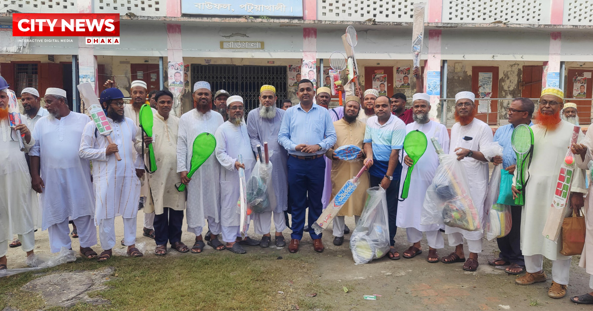 ‎বাউফলে জাতীয় গ্রীষ্মকালীন ক্রীড়া প্রস্তুতি সভা শেষে শিক্ষা প্রতিষ্ঠানে ক্রীড়া সামগ্রী বিতরণ