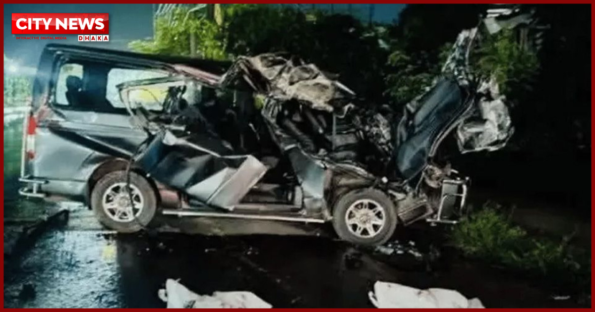 চট্টগ্রামের কর্ণফুলীতে লরি-মাইক্রোবাস সংঘর্ষে নিহত ৪