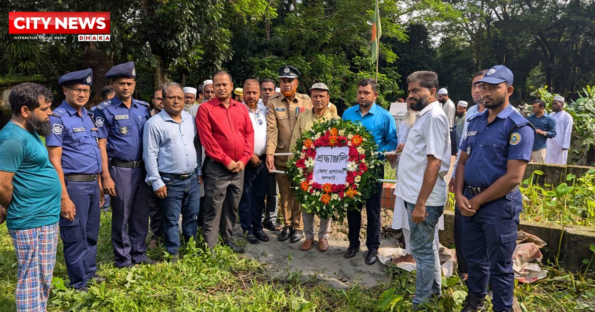 ঝালকাঠিতে শহীদদের কবরে পুষ্পমাল্য  অর্পন করে শ্রদ্ধা নিবেদন