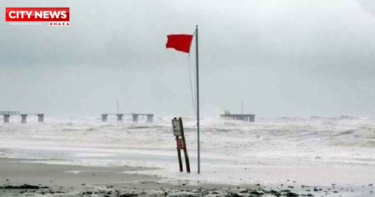 চার সমুদ্রবন্দরে ৩ নম্বর সতর্ক সংকেত