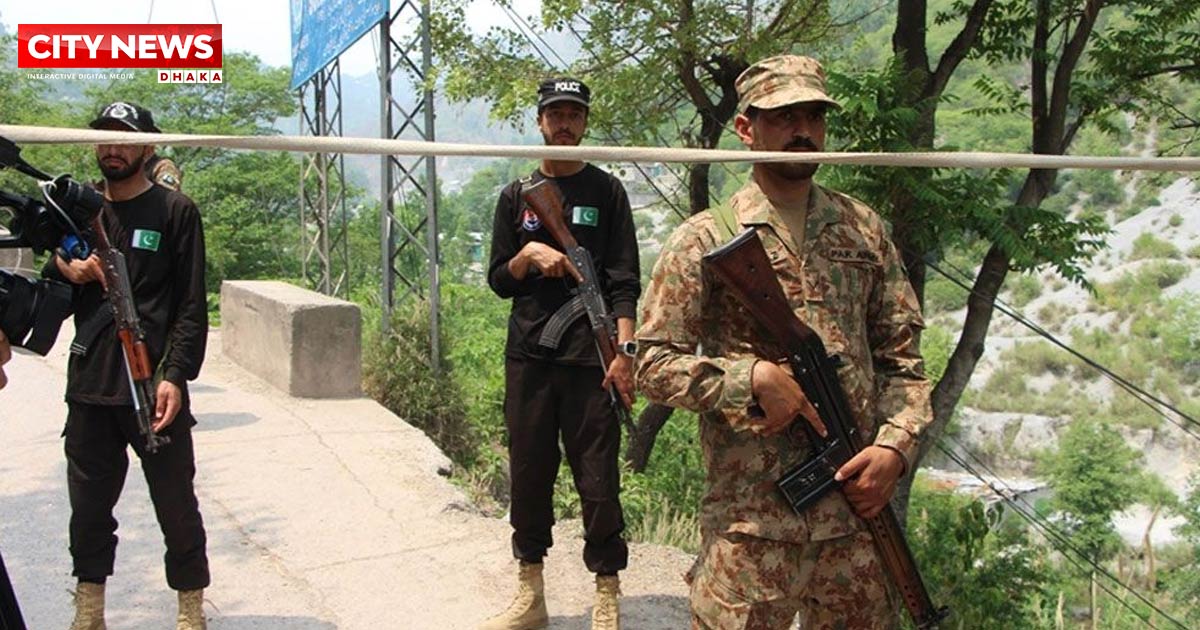 পাকিস্তানে আত্মঘাতী বোমা হামলায় ১৩ সেনা নিহত