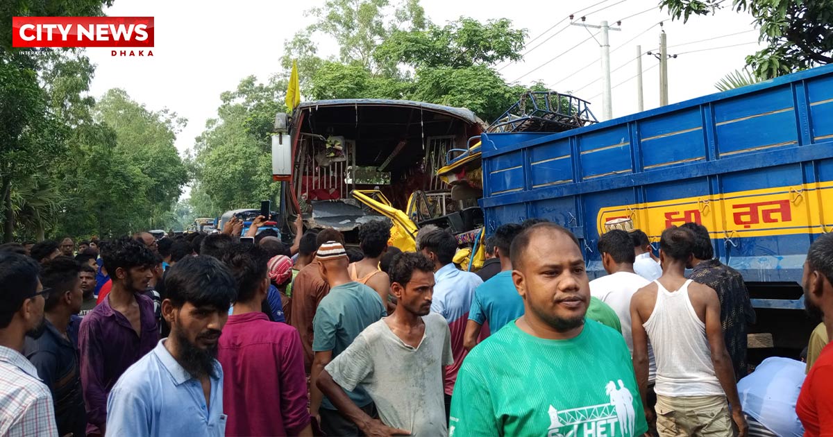 সৈয়দপুরে যাত্রীবাহী বাস ও ট্রাকের মুখোমুখি সংঘর্ষে আহত-১৯