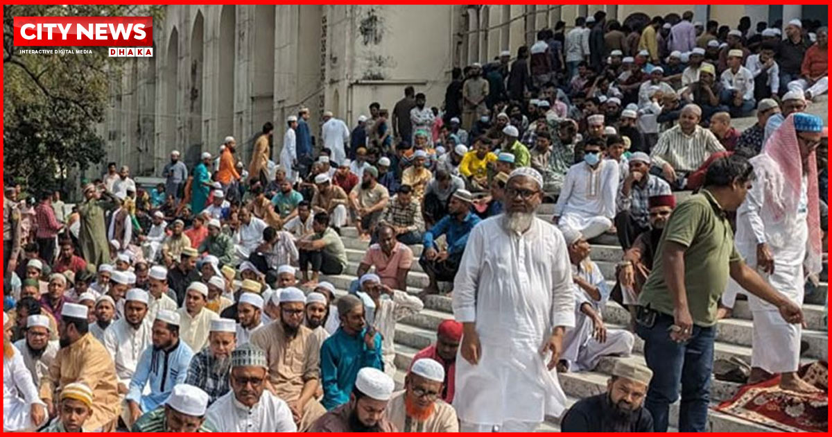 রমজানের প্রথম জুমায় বায়তুল মোকাররমে মুসল্লিদের ঢল