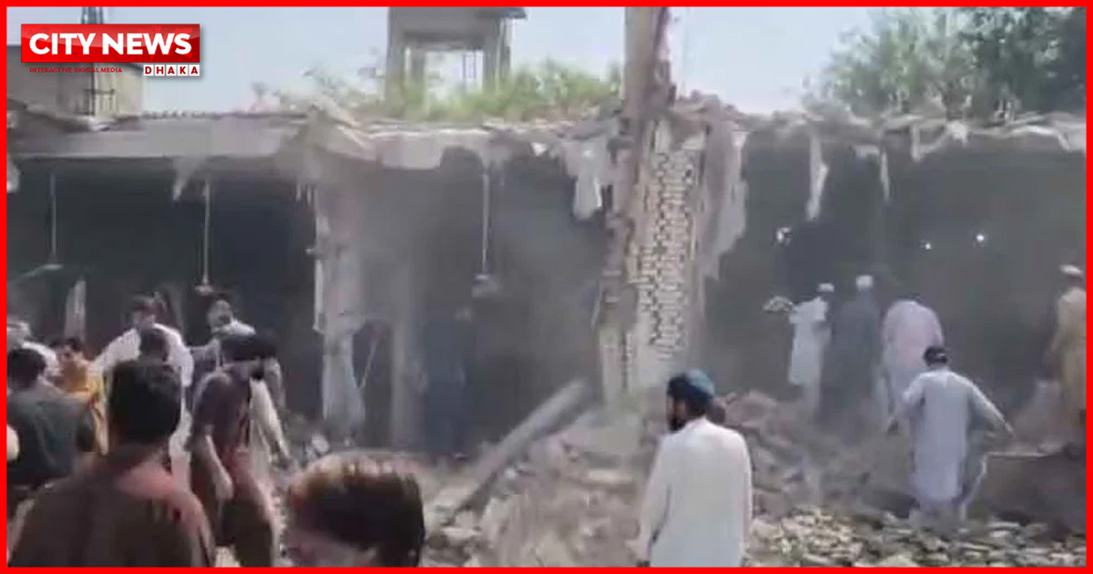 পাকিস্তানে মসজিদের বাইরে বিস্ফোরণ, নিহত বেড়ে ২১