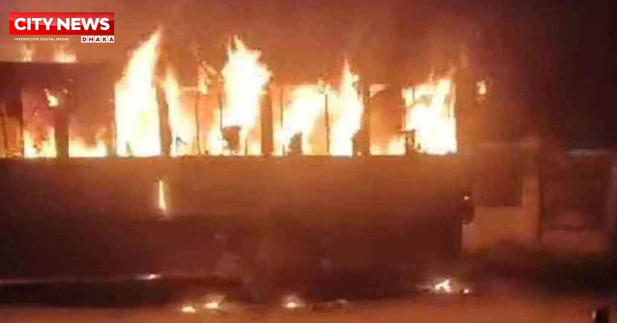 এবার বাড্ডায় বাসে আগুন