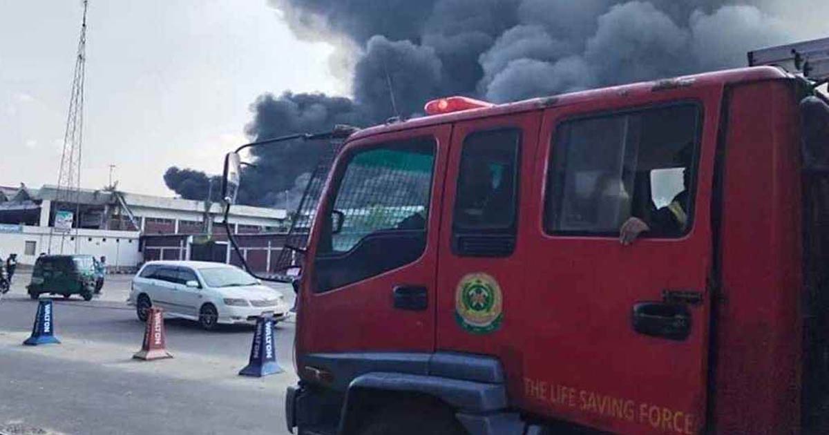 আগুন নেভাতে গিয়ে ২২ জন আহত