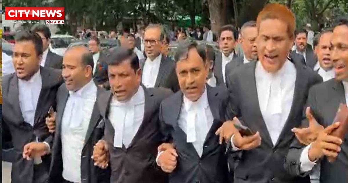 খায়রুল হকের ফাঁসির দাবিতে আইনজীবীদের বিক্ষোভ