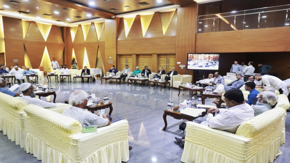 দলগুলোর মতপার্থক্য কাটেনি; রাজনৈতিক প্রতিশ্রুতির বাস্তবায়ন জরুরি বলে মত বিশ্লেষকদের