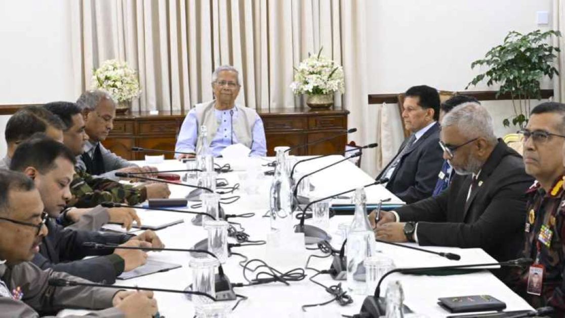 আইনশৃঙ্খলা স্বাভাবিক রাখতে কঠোর নির্দেশ প্রধান উপদেষ্টার