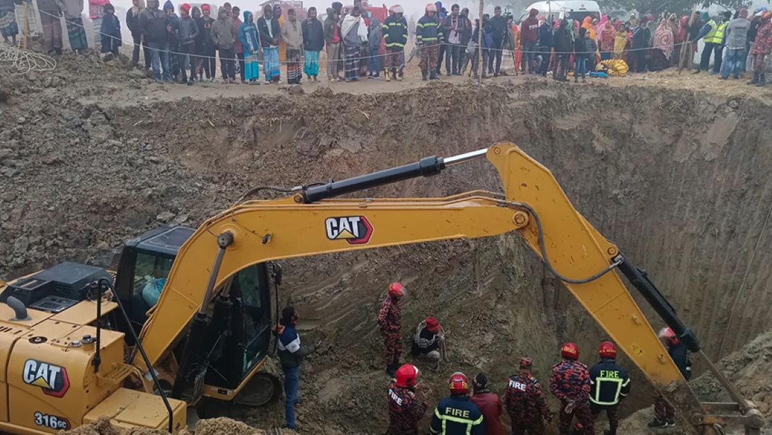 ৪০ ফুট গর্ত করেও উদ্ধার হয়নি শিশু, খোঁড়া হচ্ছে সুড়ঙ্গ