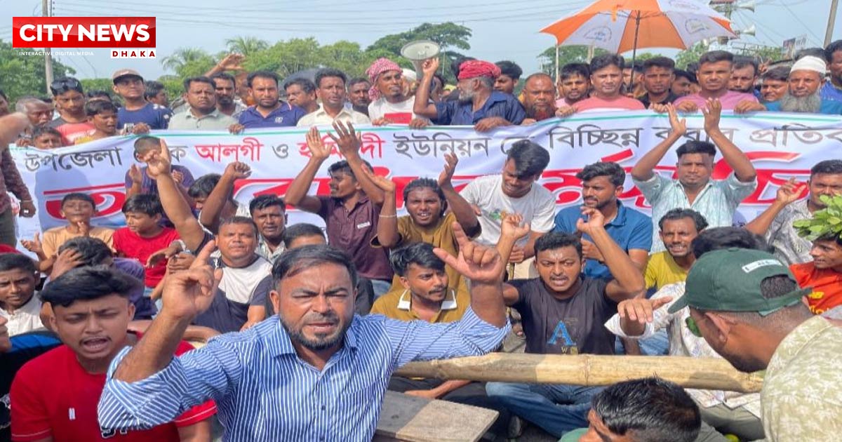 ফরিদপুরে মহাসড়ক অবরোধ, ঢাকার সঙ্গে ২১ জেলার যোগাযোগ বিচ্ছিন্ন