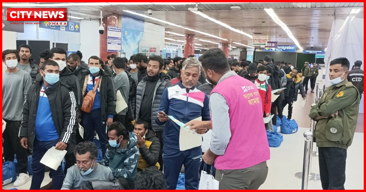 দেশে ফিরলেন লিবিয়ায় বন্দি থাকা ১৭৪ বাংলাদেশি
