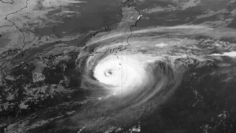 ভয়ঙ্কর এক টাইফুনের কবলে জাপান, সতর্কতা জারি