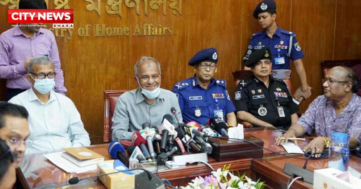 আসিফ মাহমুদের ব্যাগে ভুলে তার লাইসেন্সকৃত অস্ত্রের ম্যাগাজিন ছিল: স্বরাষ্ট্র উপদেষ্টা