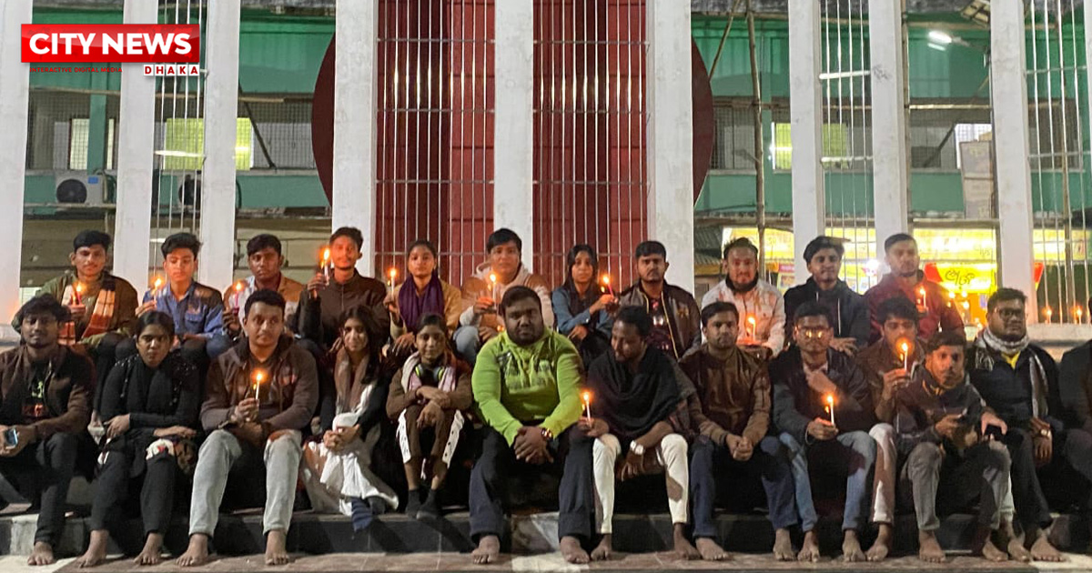 মোমবাতি প্রজ্বলনে স্বেচ্ছাসেবীদের সাতক্ষীরা মুক্ত দিবস পালন