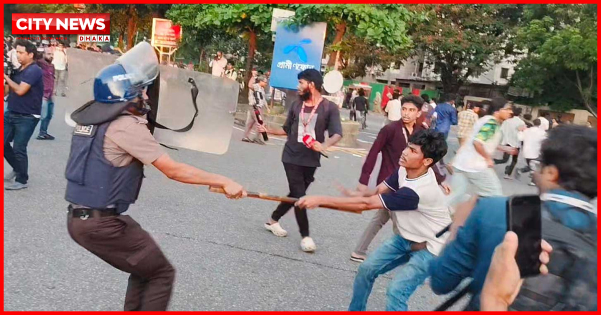 Police baton-charge students near Jatiya Sangsad