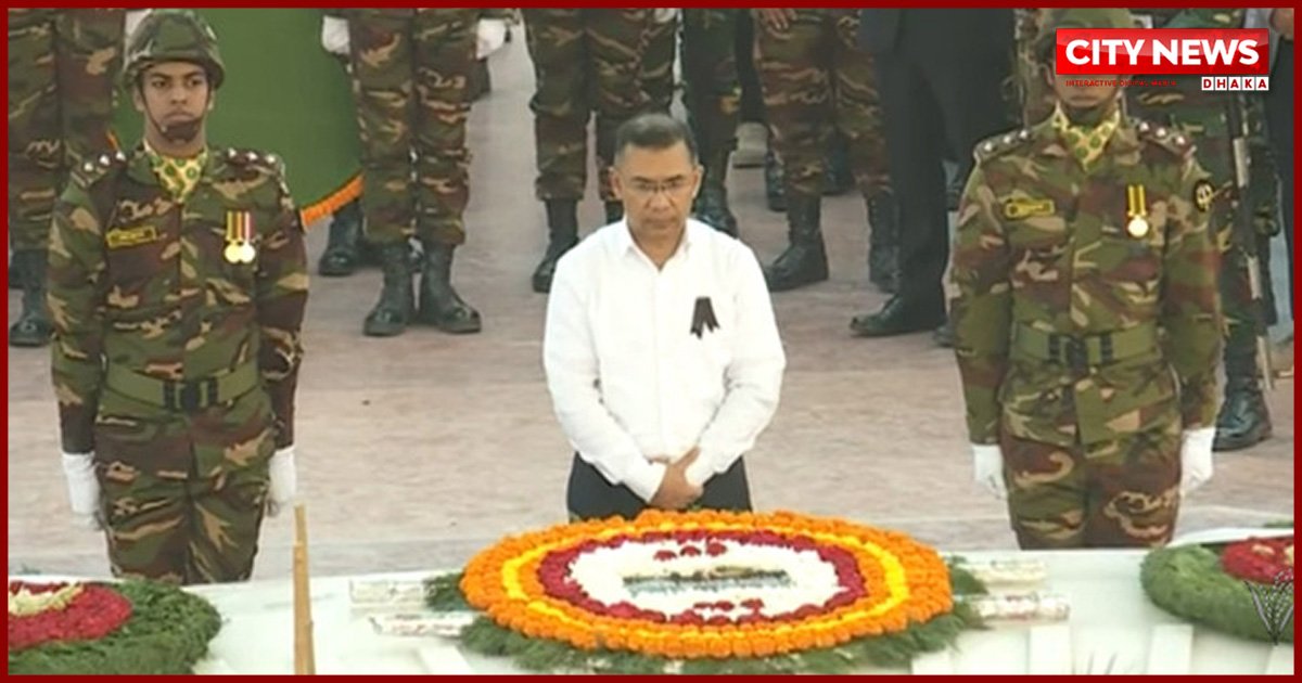 মায়ের কবরে তারেক রহমানের শ্রদ্ধা