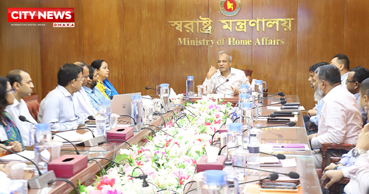 কর্মকর্তারা কোনো দলের লেজুড়বৃত্তি করতে পারবে না: স্বরাষ্ট্র উপদেষ্টা