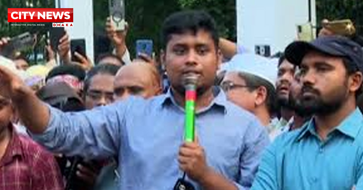 রাস্তায় শিক্ষকদের পেটানো সভ্য রাষ্ট্রীয় চরিত্র হতে পারে না: হাসনাত