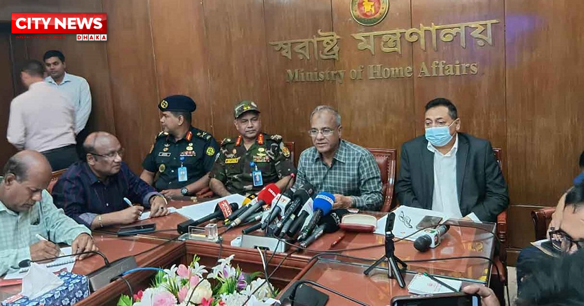 ঐতিহাসিক রায় নিয়ে জনমনে কোনো আতঙ্ক দেখছি না: স্বরাষ্ট্র উপদেষ্টা