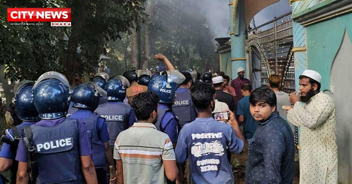 নুরাল পাগলের দরবারে পুলিশের ওপর হামলায় মামলা, আসামি ৩৫০০