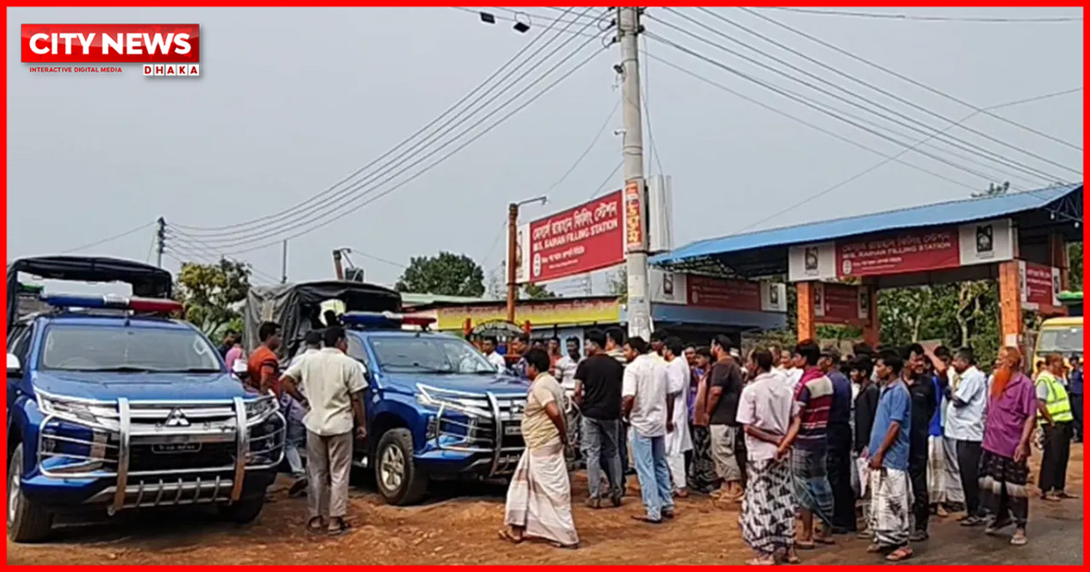 নদীতে ঝড়ের কবলে পড়ে দুই লঞ্চ চরে আটকা, উদ্ধার শতাধিক যাত্রী