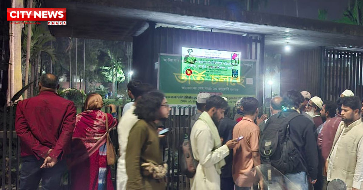 শহিদ হাদির কবর দেখতে মানুষের ভিড়, নিরাপত্তা জোরদার