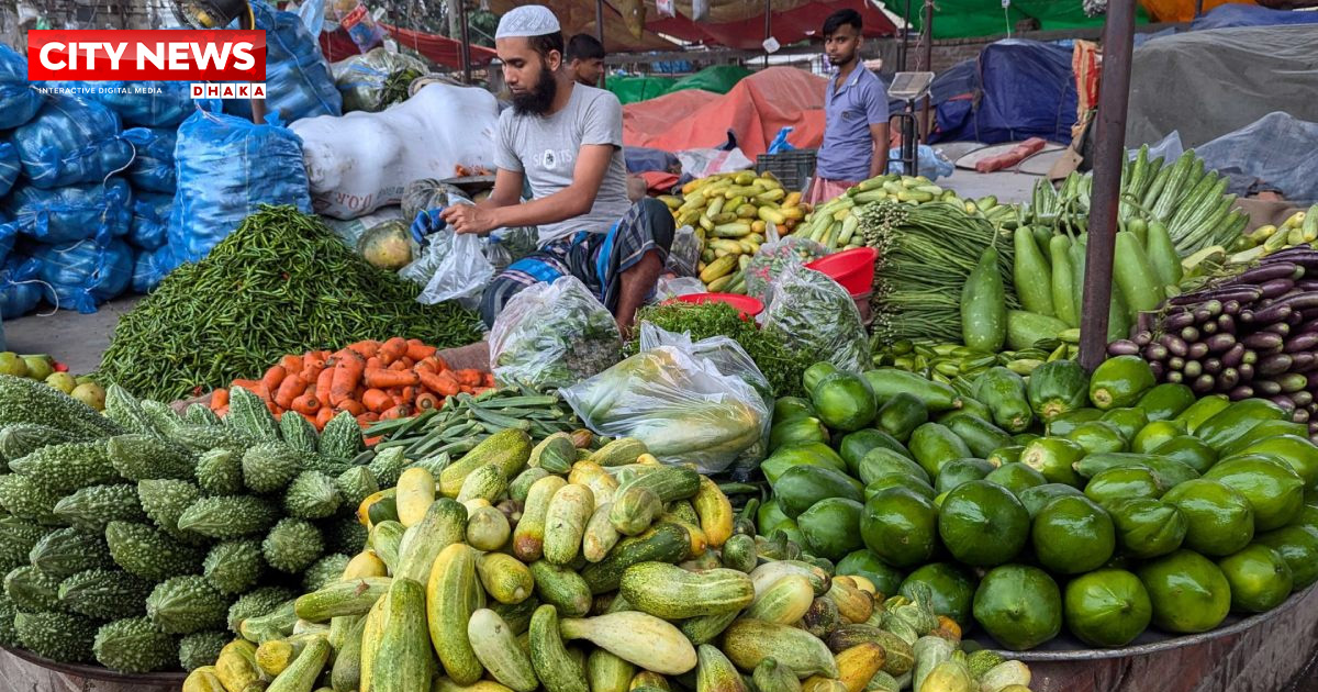 রাজধানীতে সবজির বাজারে আগুন