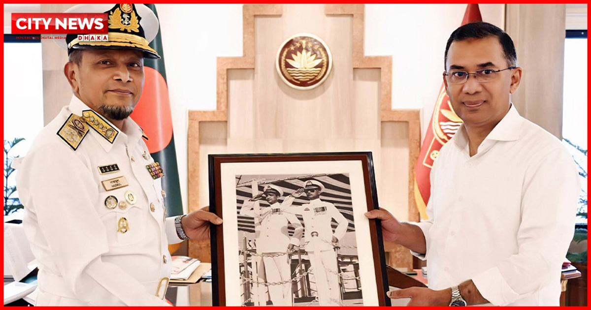 প্রধানমন্ত্রীর সঙ্গে নৌবাহিনী প্রধানের সৌজন্য সাক্ষাৎ