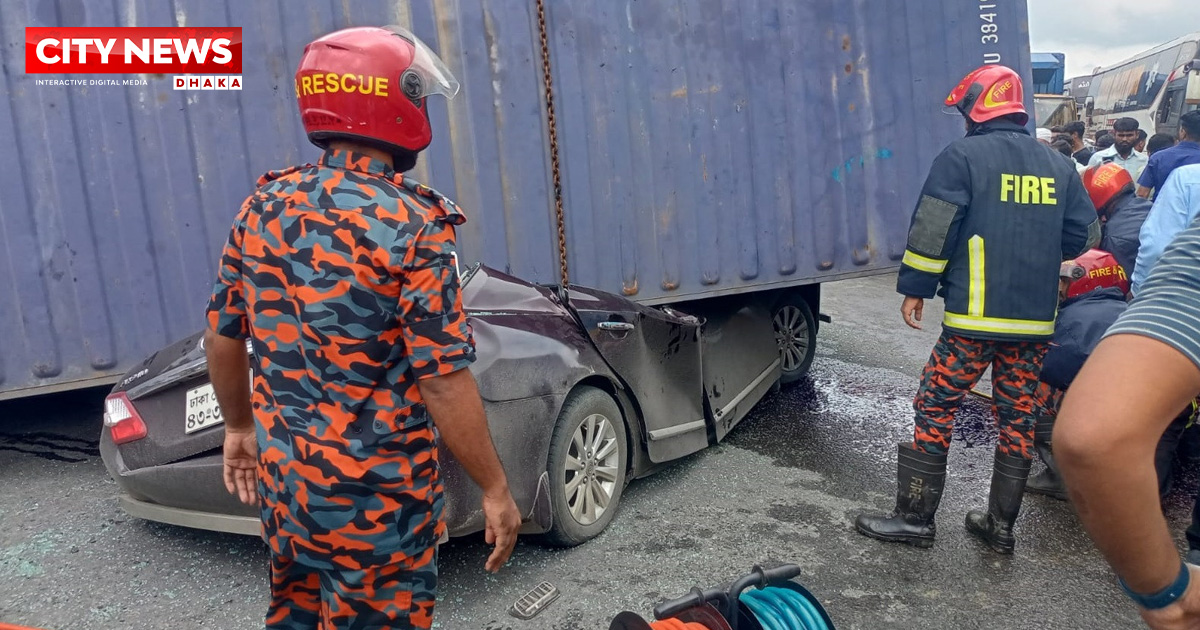 Four People Killed After Covered Van Overturns Onto Moving Car