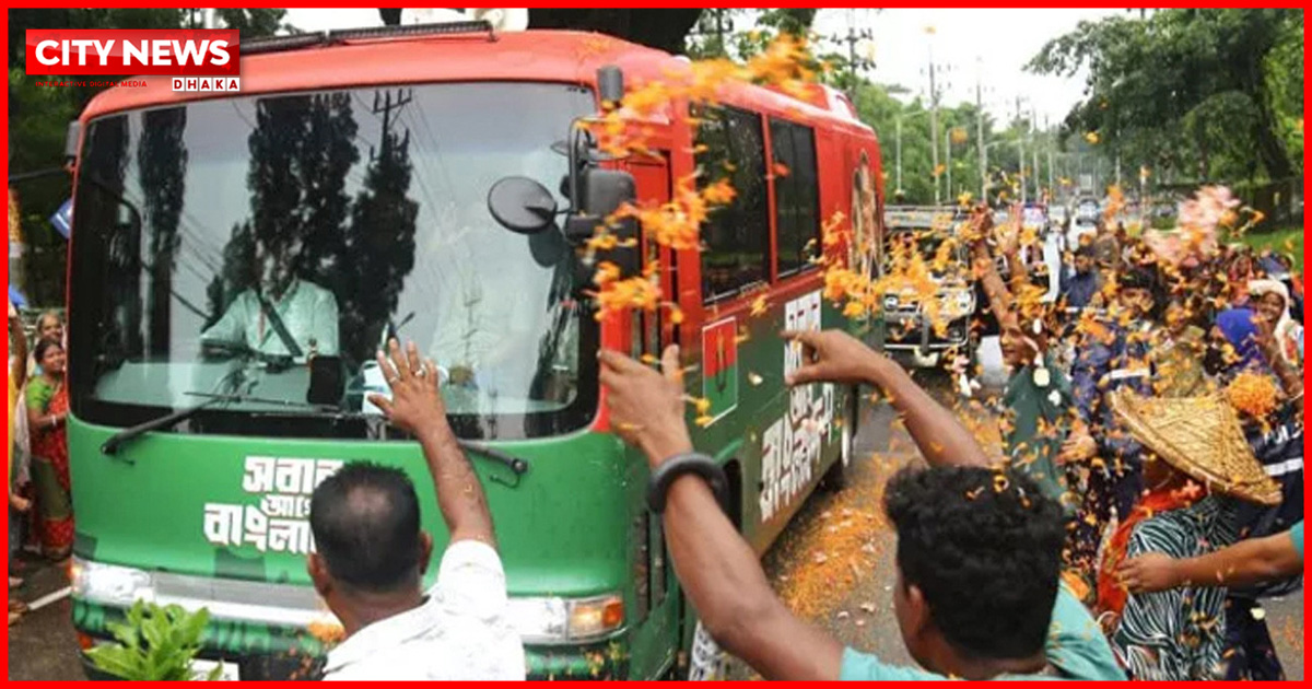 সিলেটে চা শ্রমিকদের ফুলবৃষ্টিতে সিক্ত প্রধানমন্ত্রী, পথে পথে অভ্যর্থনা