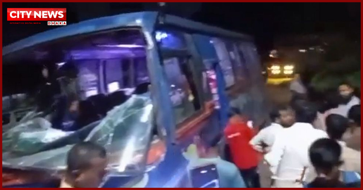 বাস নিয়ন্ত্রণ হারিয়ে কুর্মিটোলা হাসপাতাল প্রাঙ্গণে, নিহত ১